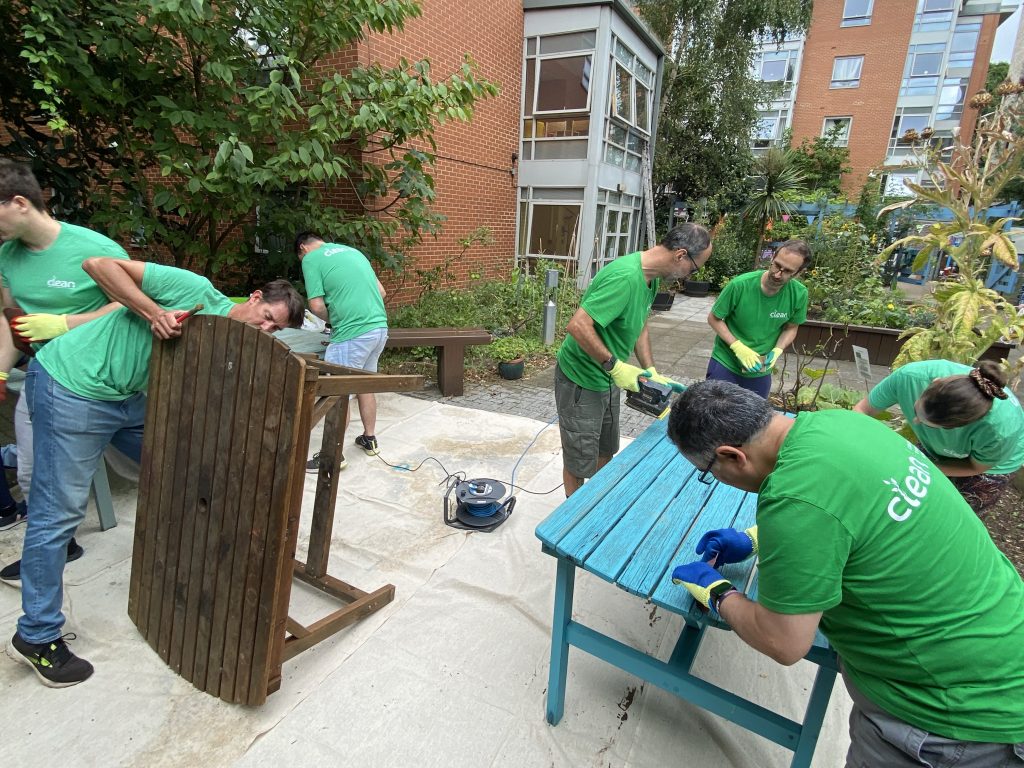 The employee volunteer team at Cirrus Logic set to work